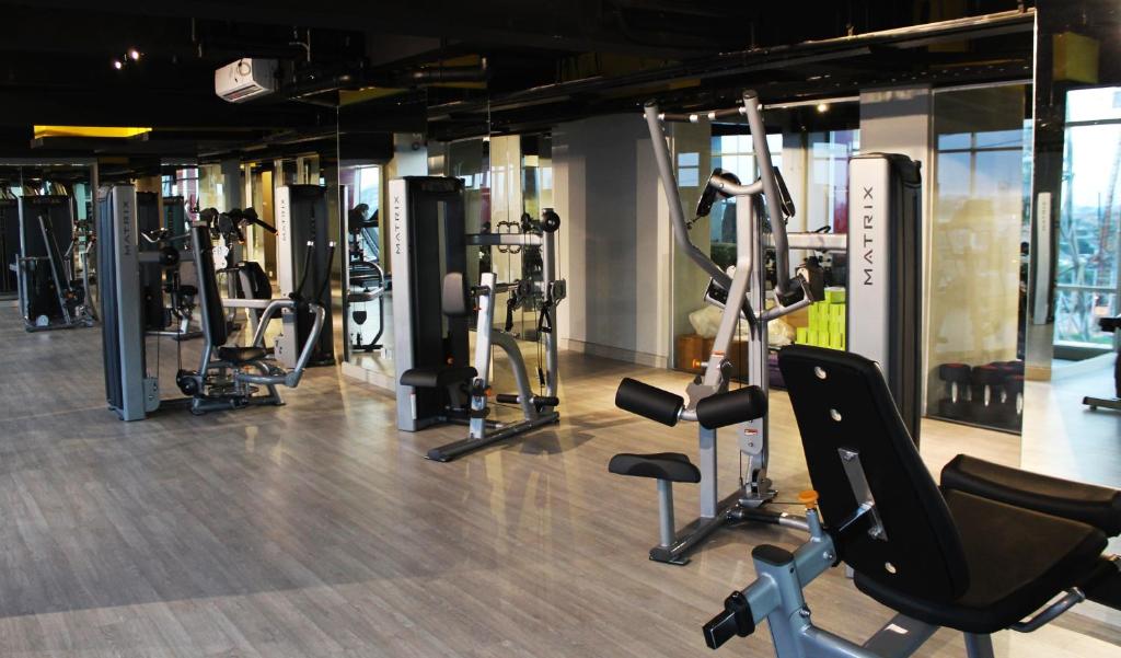 Fitness centrum a/nebo fitness zařízení v ubytování Hotel Gunawangsa MERR