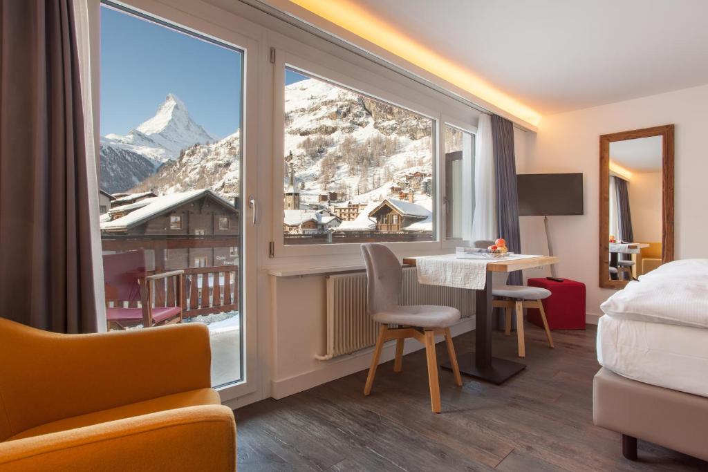 a hotel room with a view of a mountain at Chalet Annelis Apartments in Zermatt