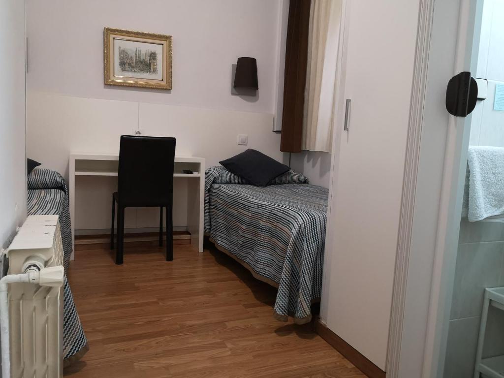 Posteľ alebo postele v izbe v ubytovaní Hostal Lesseps
