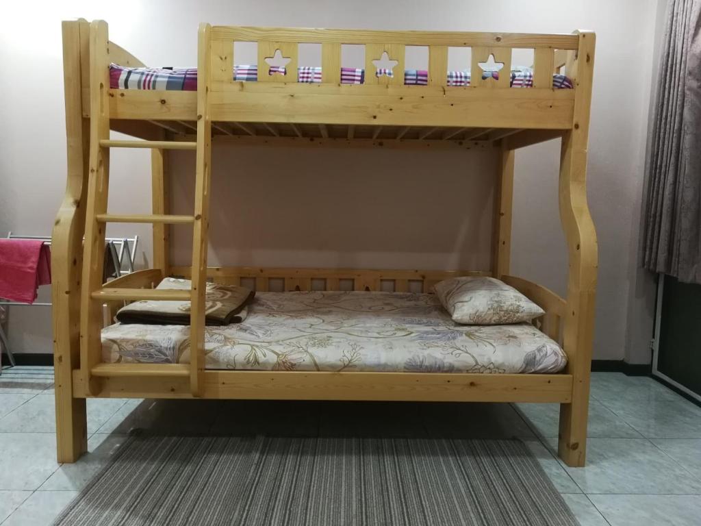 D-Toys Homestay - Chambre Jumelle Avec Salle De Bain Partagée