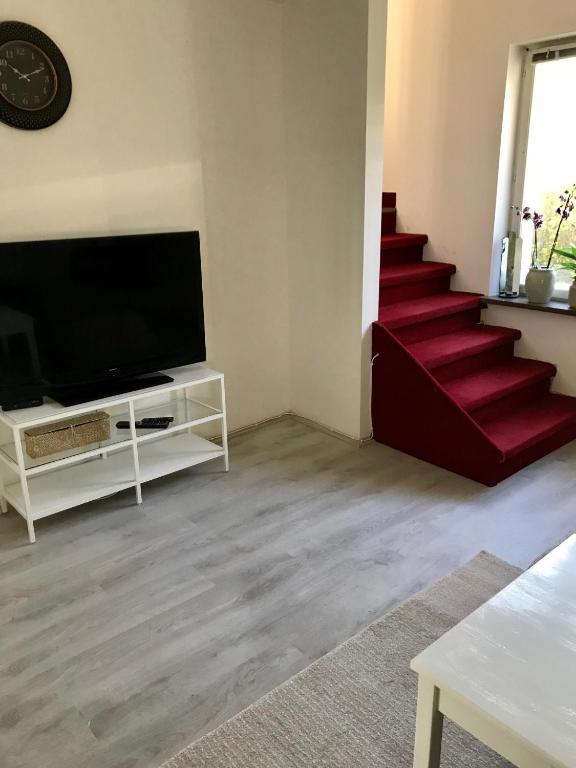 Rymlig lägenhet i avdelat hus med egen parkering - Apartamento De Dos Dormitorios