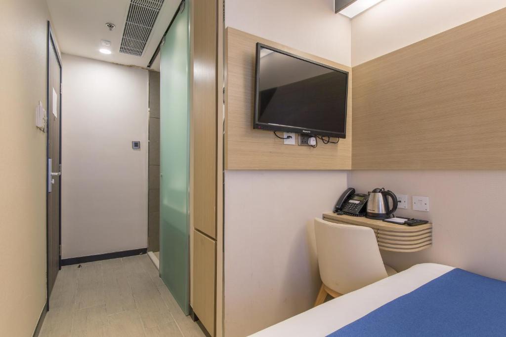 A television and/or entertainment centre at Lumine Hotel