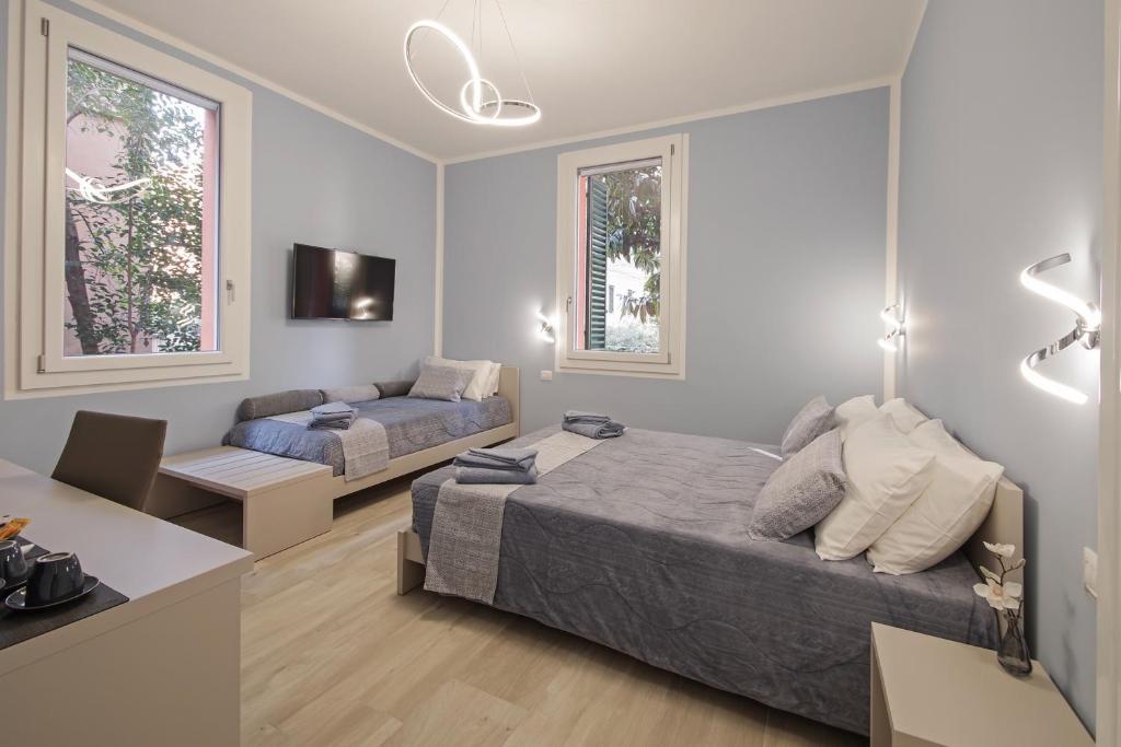 a bedroom with a bed and a couch at B&BO la Frasca in Bologna