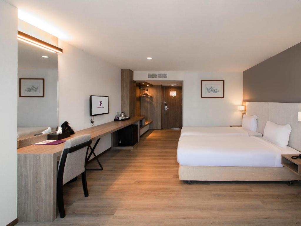 Postel nebo postele na pokoji v ubytování Fortune View Khong Hotel Nakhon Phanom
