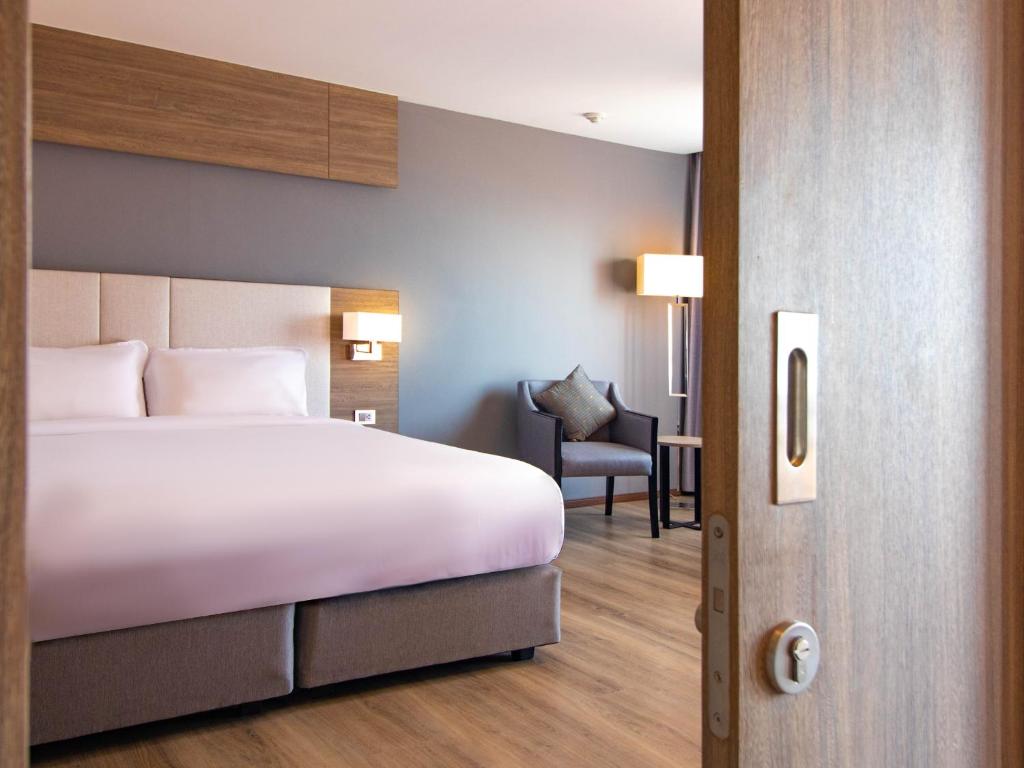 Postel nebo postele na pokoji v ubytování Fortune View Khong Hotel Nakhon Phanom