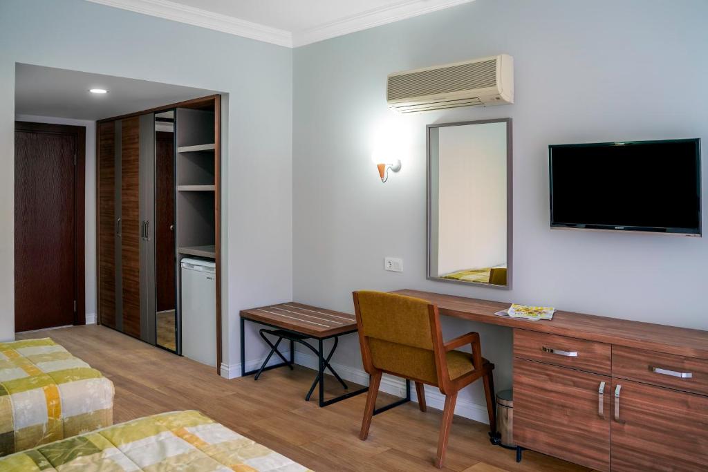 TV a/nebo společenská místnost v ubytování Side Village Family Suite - All Inclusive