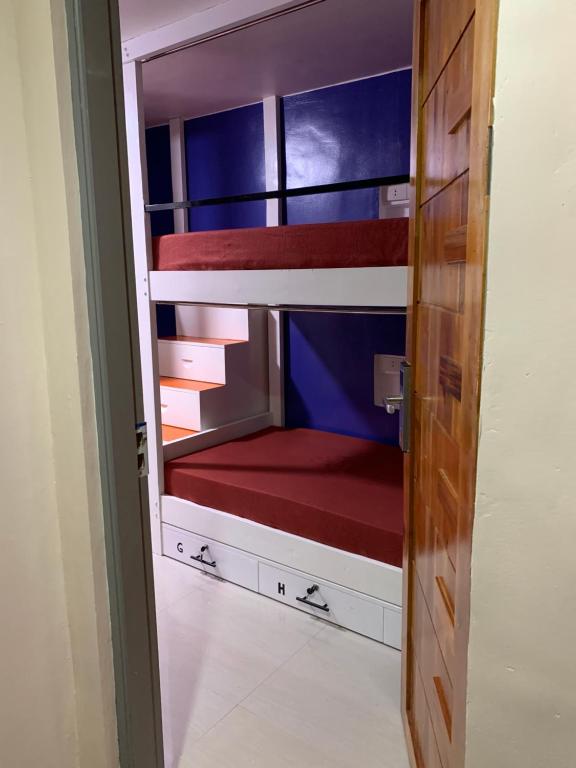 Beinte Singko de Marso Apartments - Bed In Slaapzaal Met 6 Bedden