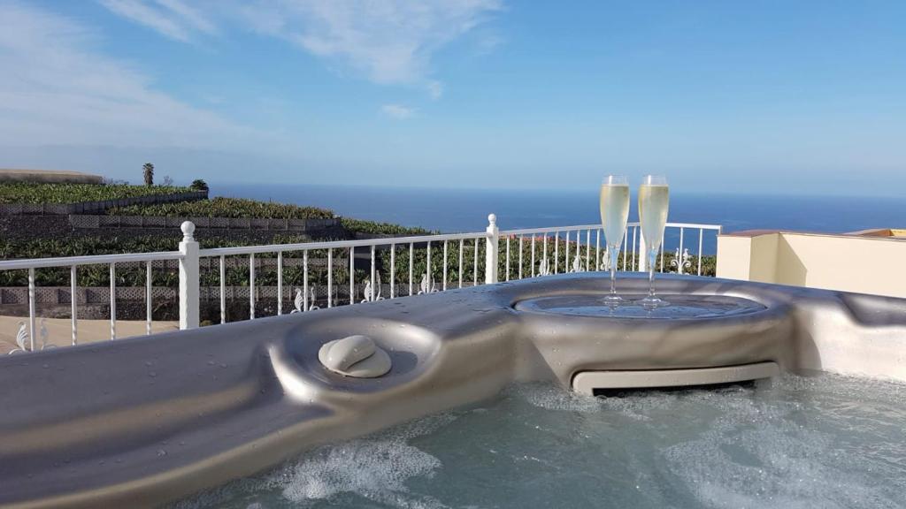 a water slide in a pool with a fountain at Casa Mariposa Guesthouse in Playa de San Juan