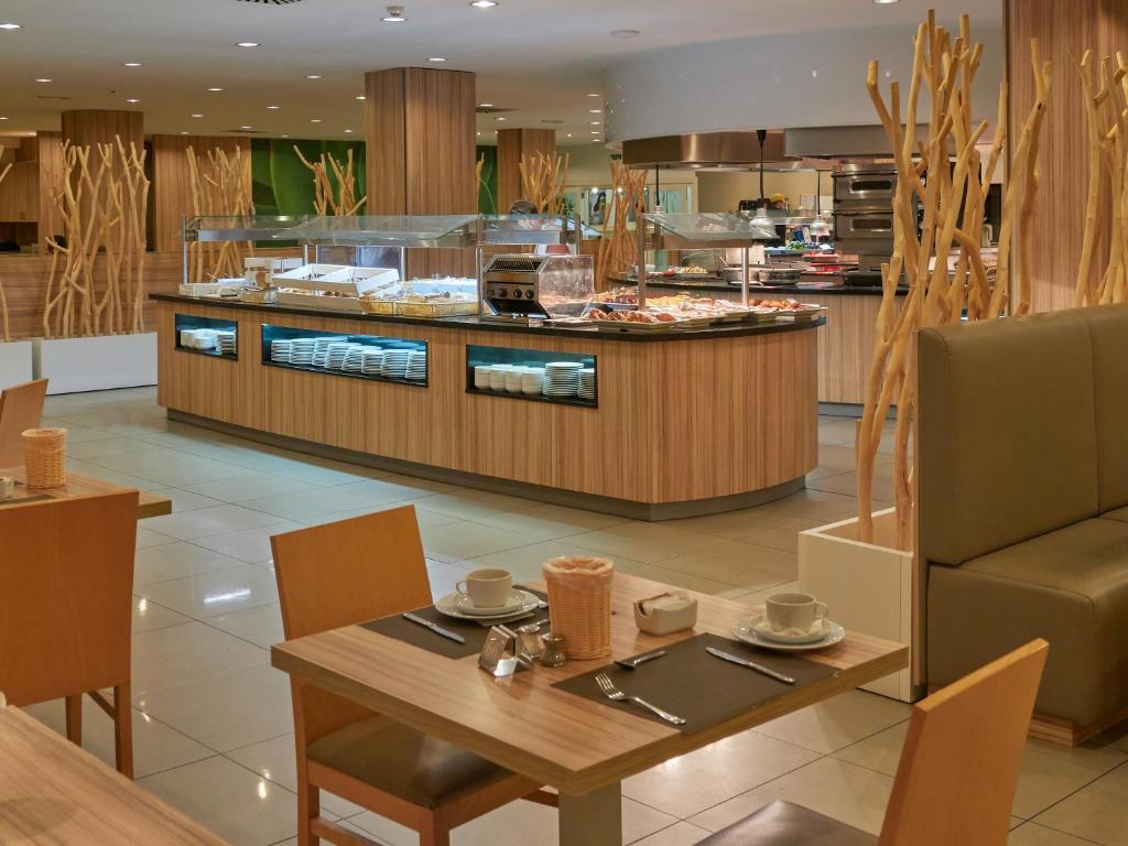 Kuchyň nebo kuchyňský kout v ubytování BQ Delfín Azul Hotel
