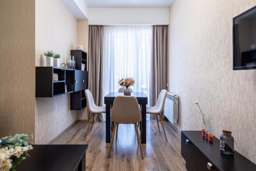 Televiisor ja/või meelelahutuskeskus majutusasutuses Snow Pine Suite - 4 Star Resort