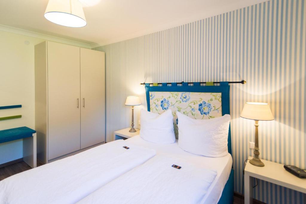 Goldener Adler Oberried - Hotel & Appartements - Classic Room A With Small Double Bed