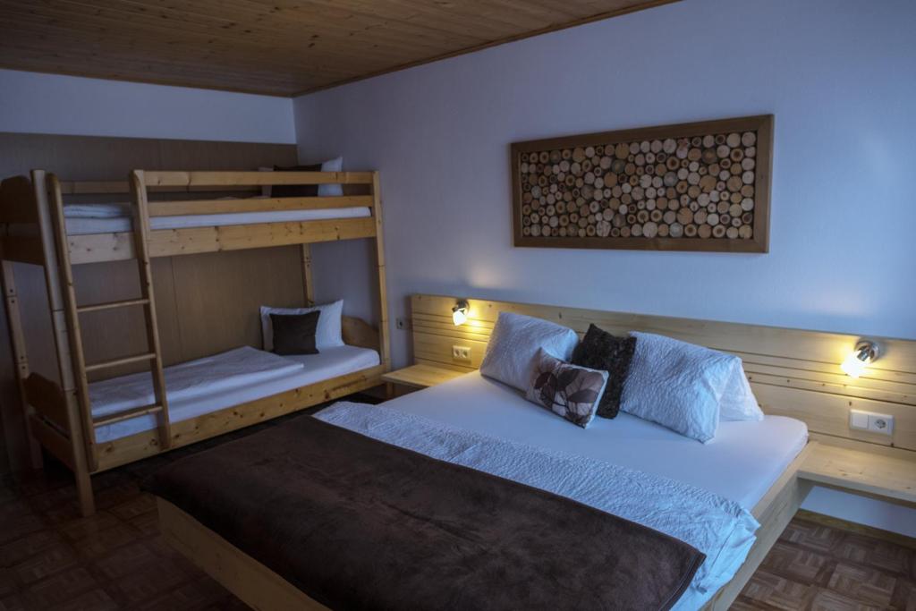 Posteľ alebo postele v izbe v ubytovaní Appartement Catrin mit Sauna und E-Ladestation