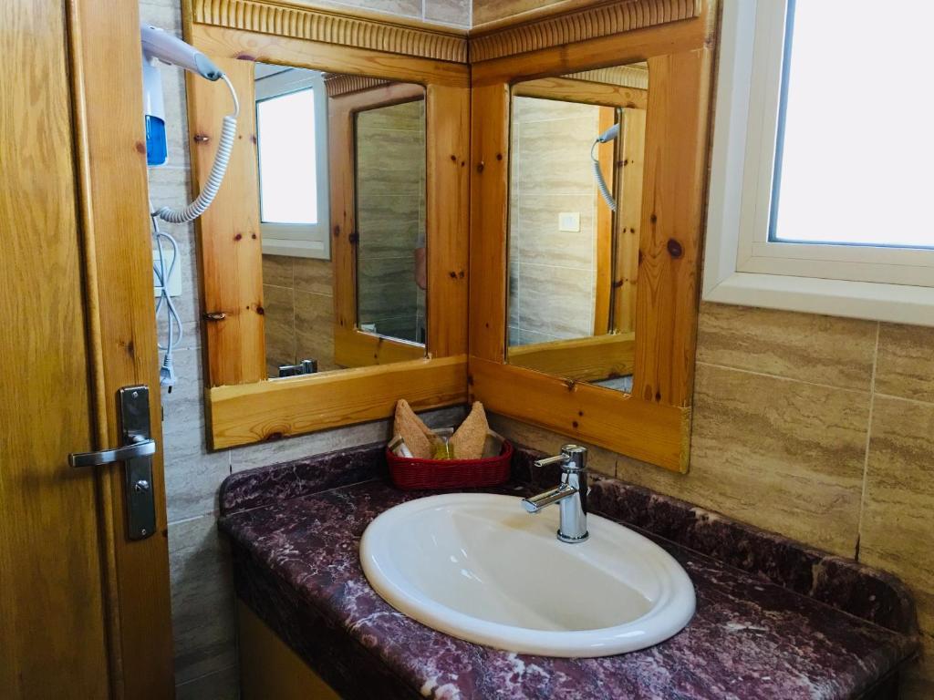 Jewel Howard Carter Hotel - 9