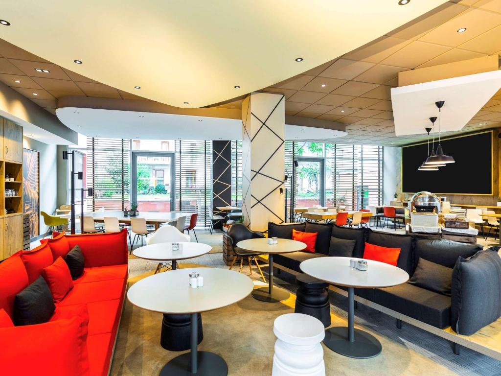 Posezení v ubytování ibis Hotel Hamburg St. Pauli Messe