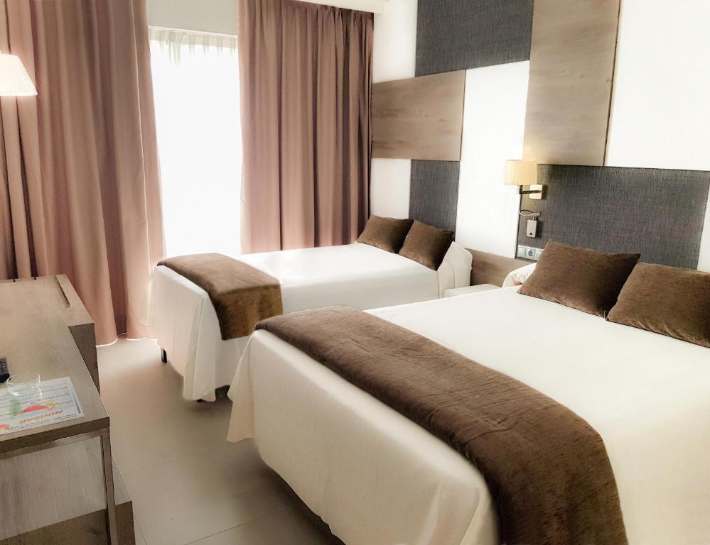 Posteľ alebo postele v izbe v ubytovaní Hotel Cesar Augustus