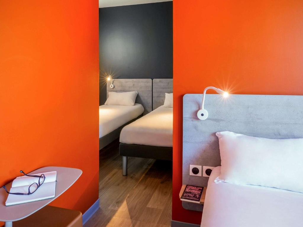 Postel nebo postele na pokoji v ubytování Ibis Budget Aubenas