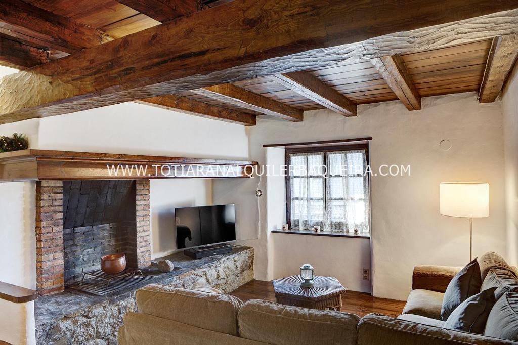 A seating area at Apartamento Era Cascada By Totiaran