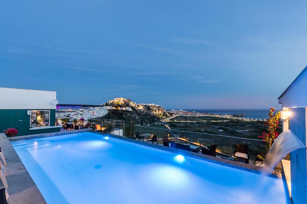 Bazén v ubytování Hotel Miba nebo v jeho okolí