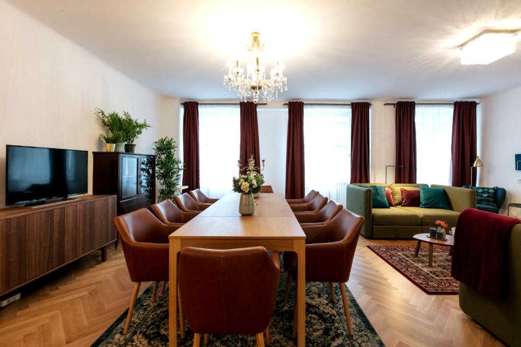 TV a/nebo společenská místnost v ubytování Vienna Elegance Apartment