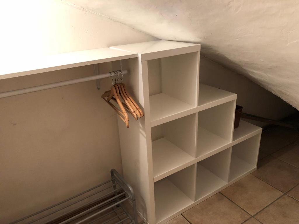Knihovna v apartmánu