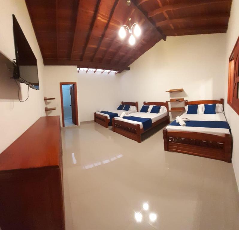 Postel nebo postele na pokoji v ubytování Hotel Jardín de Rosas
