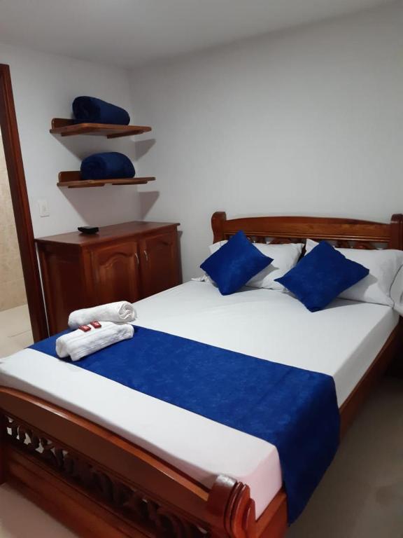 Postel nebo postele na pokoji v ubytování Hotel Jardín de Rosas