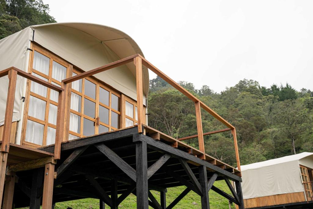 Balkón nebo terasa v ubytování Birdglamping Los Arboles Glamping Hotel