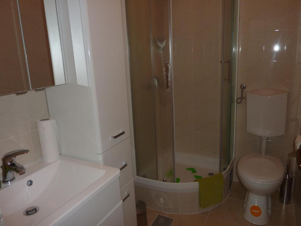 Koupelna v ubytování Apartments Ori