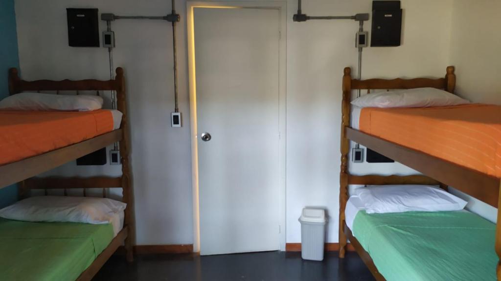 Postel nebo postele na pokoji v ubytování Hostel del Puerto