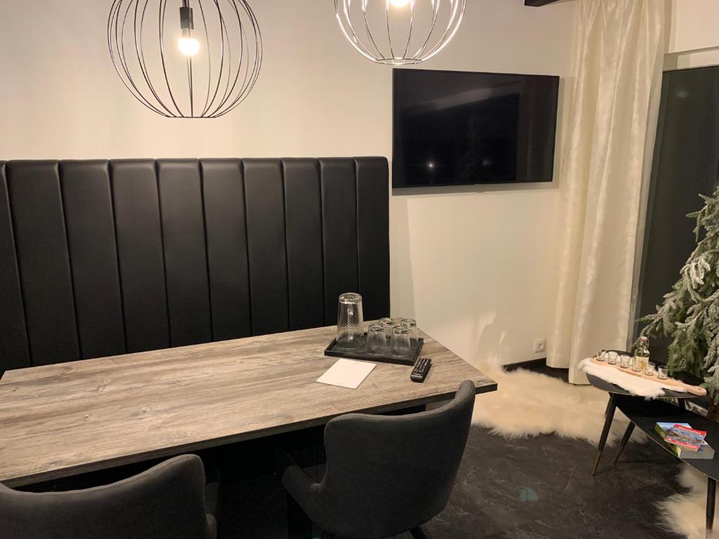 TV a/nebo společenská místnost v ubytování Chalet Mirandum Apartments Vandans