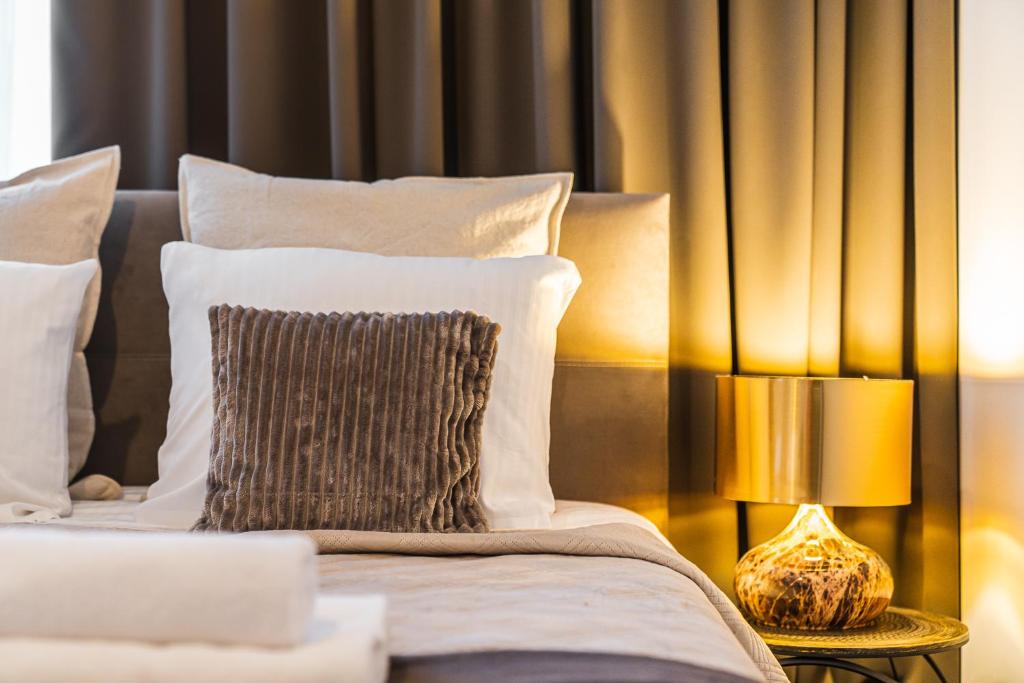 Posteľ alebo postele v izbe v ubytovaní Main Square Apartments - LoftAffair
