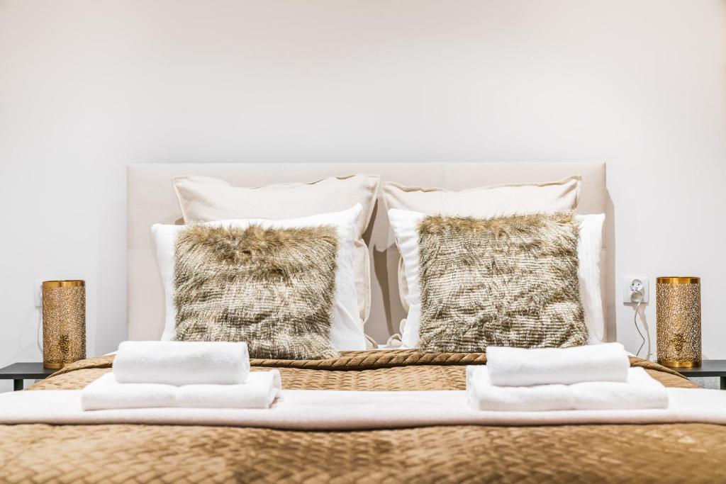 Posteľ alebo postele v izbe v ubytovaní Main Square Apartments - LoftAffair