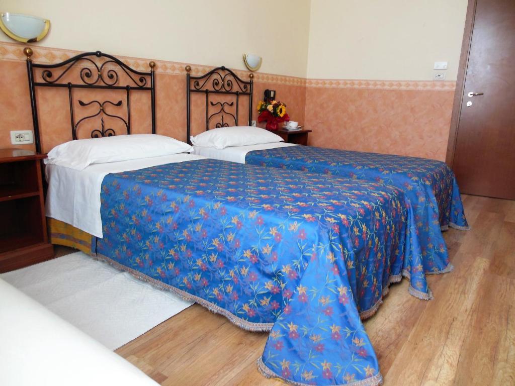 A bed or beds in a room at Hotel San Giorgio