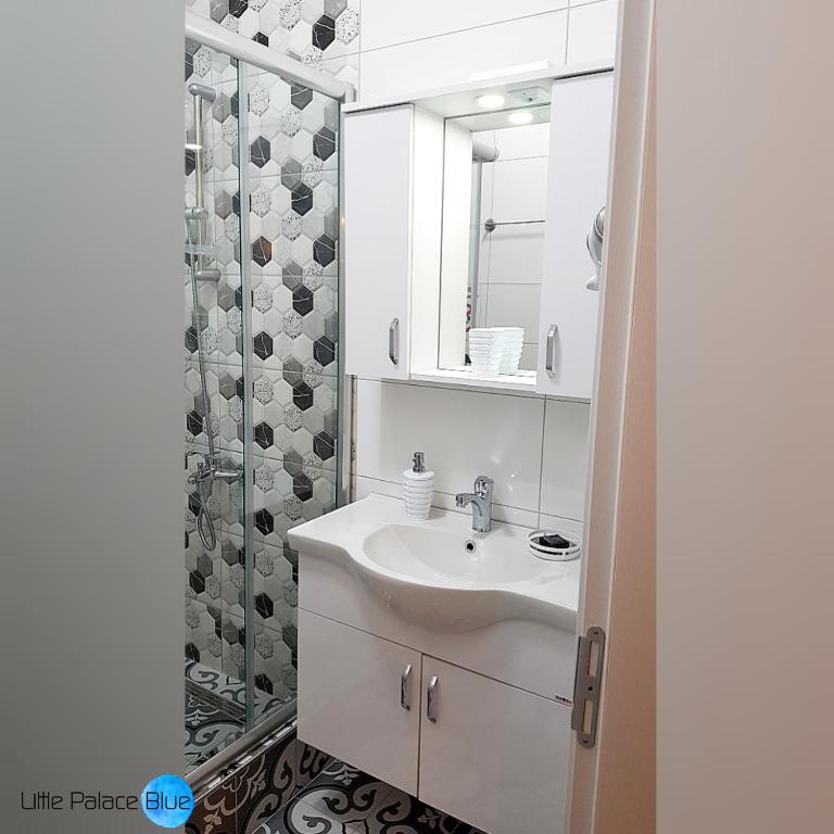 Little Palace Blue Apartment - 13