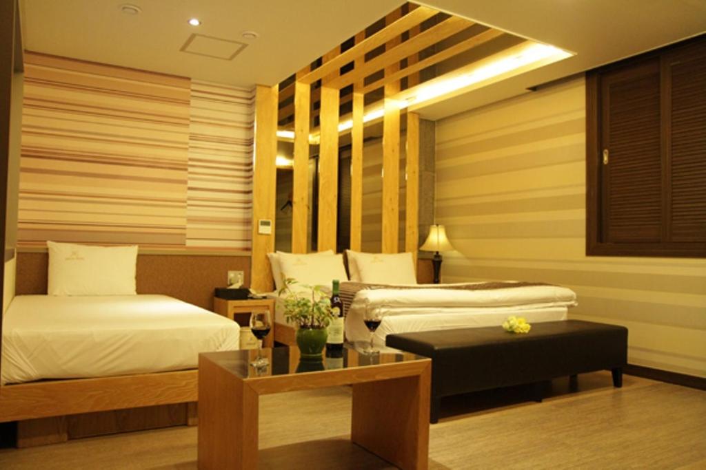 Posteľ alebo postele v izbe v ubytovaní Goryeo Hotel