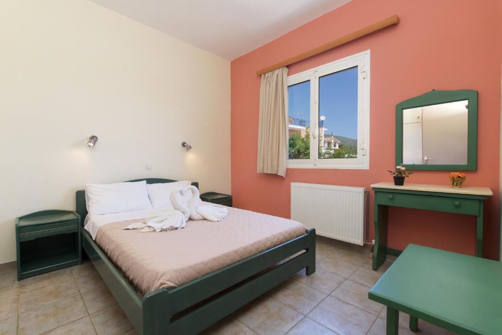 Postel nebo postele na pokoji v ubytování Theodora Studios & Apartments