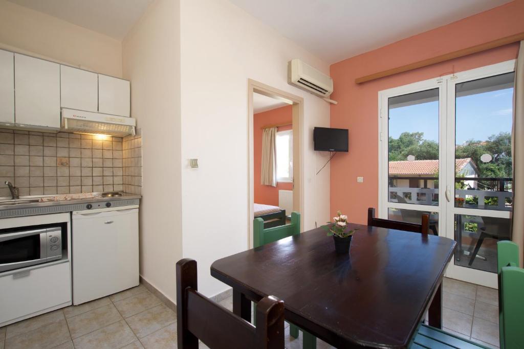 Kuchyň nebo kuchyňský kout v ubytování Theodora Studios & Apartments