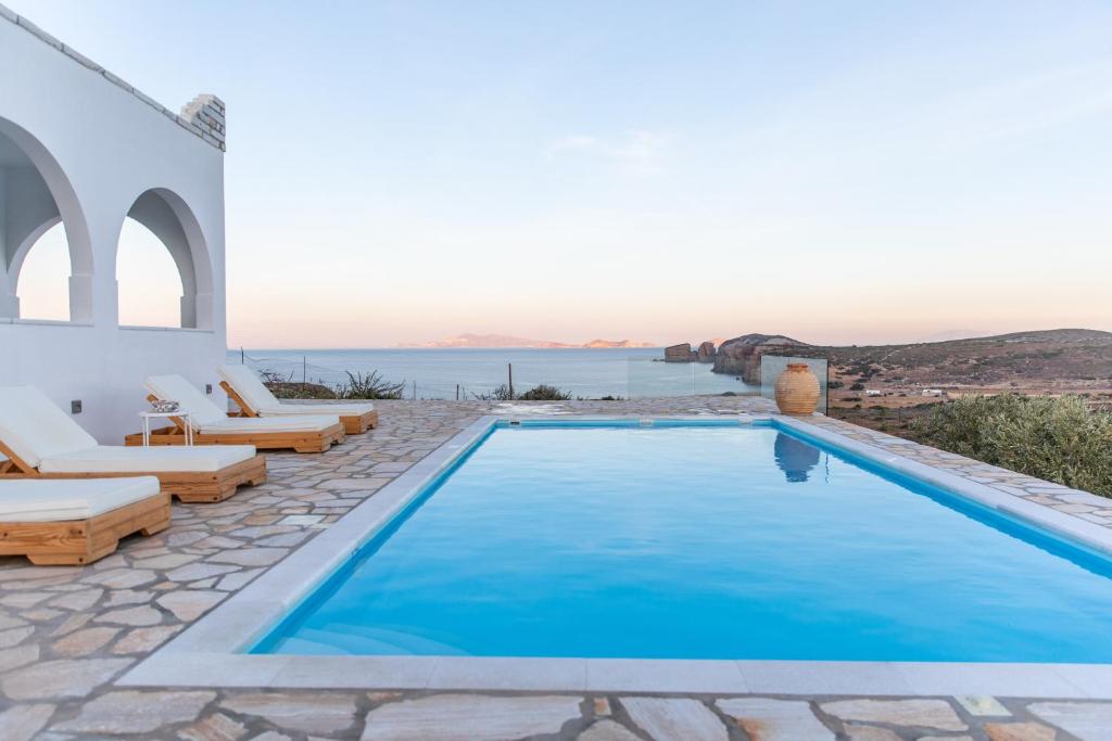 Bazén v ubytování Azaland Naxos nebo v jeho okolí
