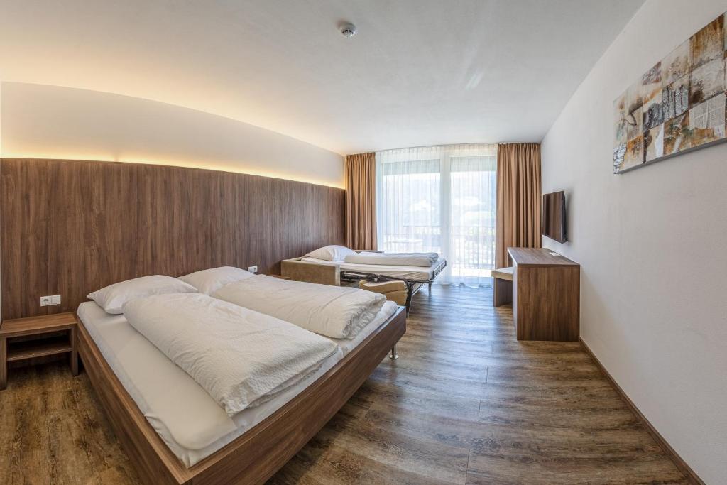 Postel nebo postele na pokoji v ubytování Gasthof Falkenstein