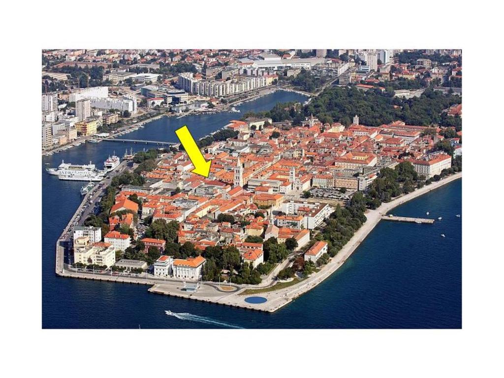 an island with a yellow arrow on it at Sea Gate Studio in Zadar