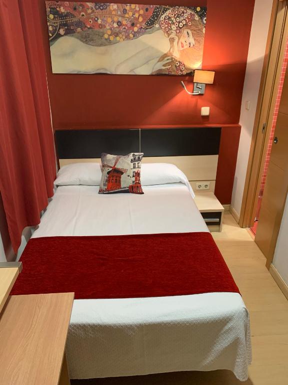 Cama o camas de una habitación en Hostal Falfes