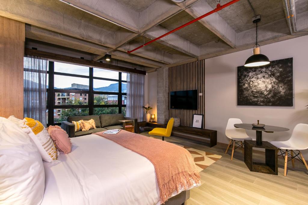 Postel nebo postele na pokoji v ubytování Factory Lofts Hotel