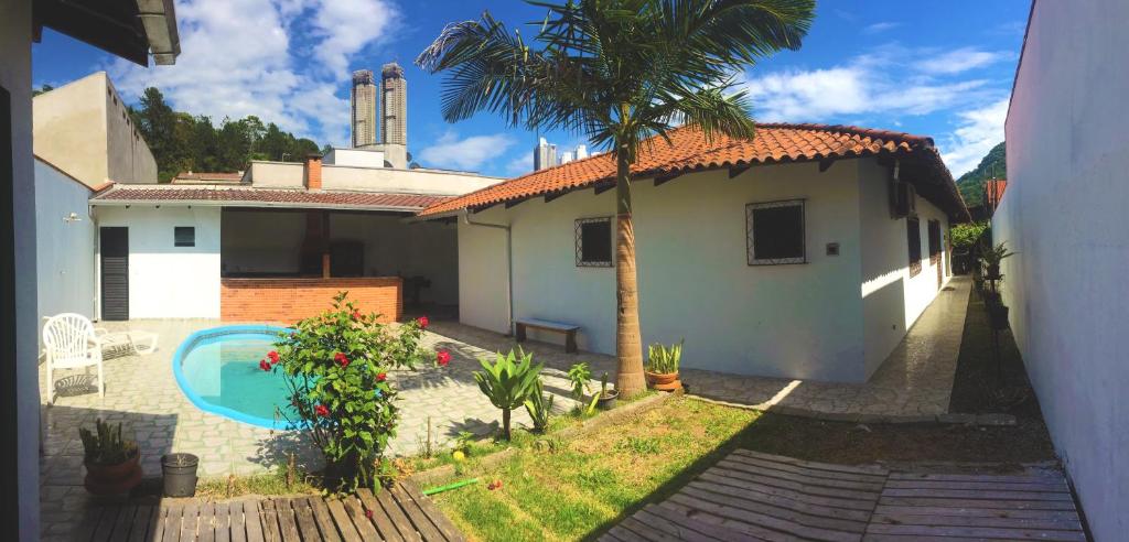  CASA C/ PISCINA INTERPRAIAS BALNEÁRIO CAMBORIU