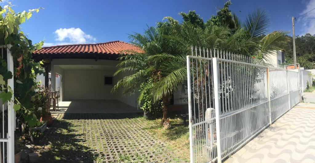  CASA C/ PISCINA INTERPRAIAS BALNEÁRIO CAMBORIU