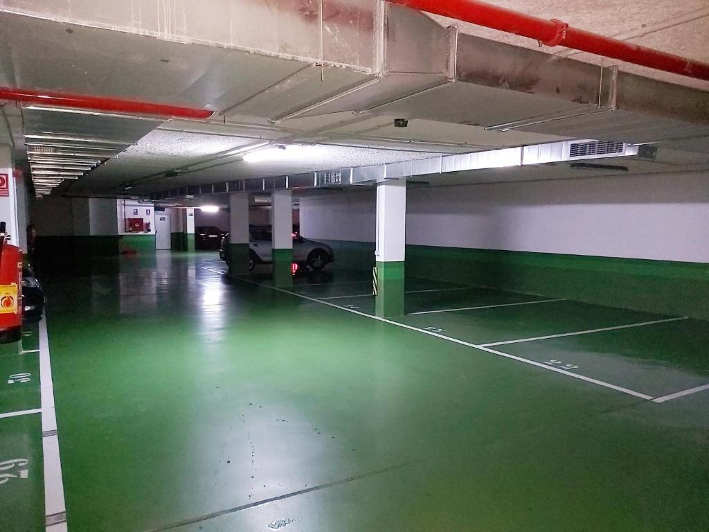 Tenis a/nebo squash v ubytování COSTA NORTE GYM Apartamento con Terraza Garaje y Piscina nebo okolí