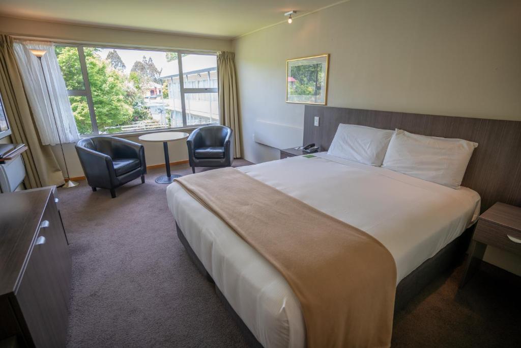 Postel nebo postele na pokoji v ubytování Kingsgate Hotel Te Anau
