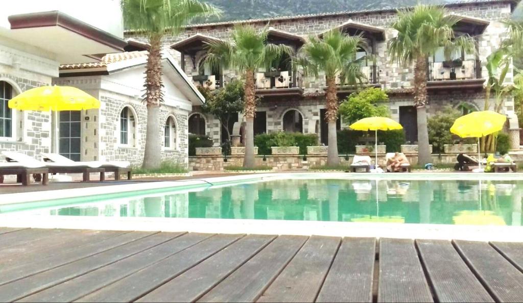 Swimmingpoolen hos eller tæt på Hotel Sarajet e Pashait 1