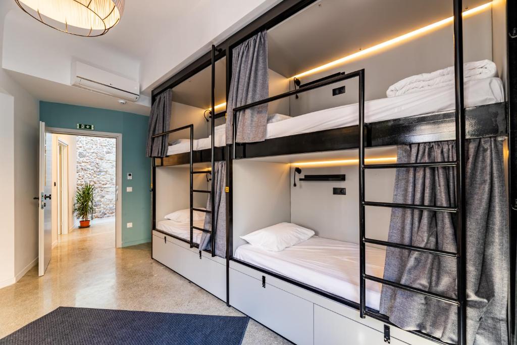 Posteľ alebo postele v izbe v ubytovaní Athens Hub Hostel