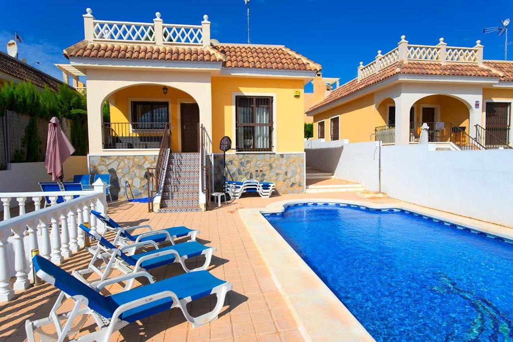 Bazén v ubytování CH Villa Isla Espalmador Ciudad Quesada nebo v jeho okolí