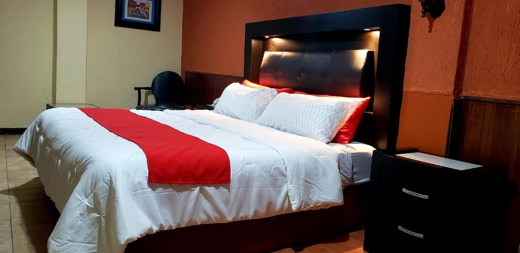 Postel nebo postele na pokoji v ubytování Hotel Murillo Plaza